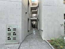 オフィスビル出入口