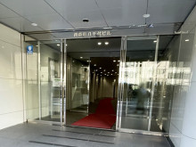 オフィスビル出入口