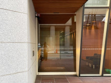 オフィスビル出入口