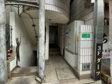 オフィスビル出入口