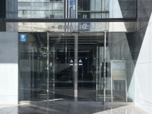オフィスビル出入口