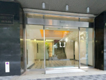 オフィスビル出入口