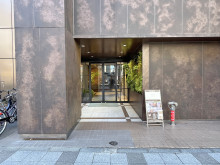 オフィスビル出入口