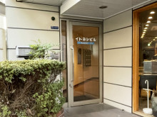 オフィスビル出入口