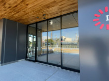 オフィスビル出入口