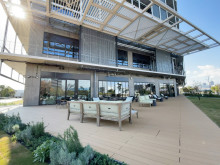 敷地内の休憩スペース