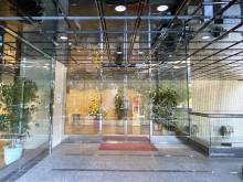 オフィスビル出入口