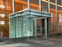 オフィスビル出入口