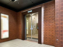 オフィスビル出入口