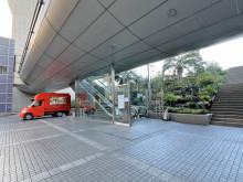 オフィスビル出入口