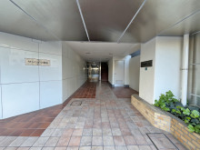 オフィスビル出入口