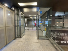 オフィスビル出入口