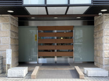 オフィスビル出入口