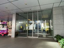 オフィスビル出入口