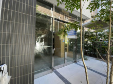 1階店舗出入り口