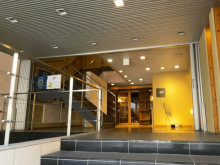 オフィスビル出入口