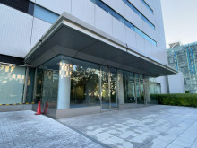 オフィスビル出入口