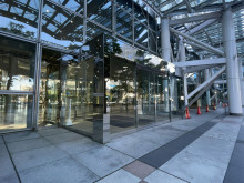 オフィスビル出入口