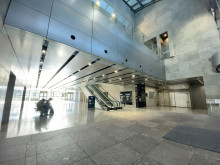 東側メインエントラン