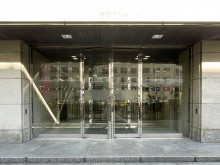 オフィスビル出入口