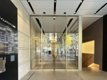 オフィスビル出入口