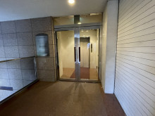 オフィスビル出入口