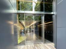 オフィスビル出入口