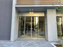 オフィスビル出入口