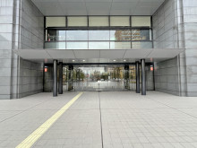 オフィスビル出入口