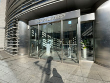 オフィスビル出入口