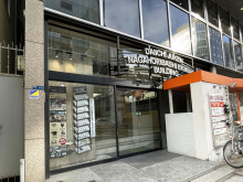 オフィスビル出入口