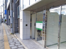 オフィスビル出入口