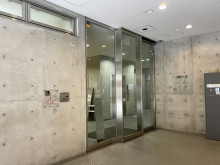 オフィスビル出入口