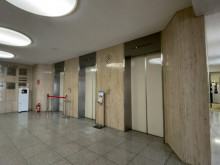 エレベーター(3基)