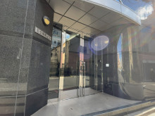 オフィスビル出入口