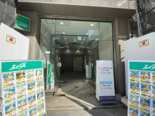 オフィスビル出入口