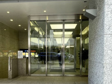 オフィスビル出入口