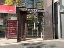 オフィスビル出入口