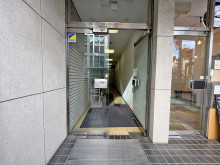 オフィスビル出入口