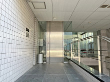 オフィスビル出入口