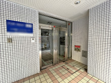 オフィスビル出入口