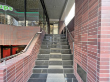 オフィスビル出入口