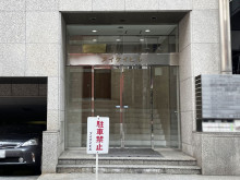 オフィスビル出入口