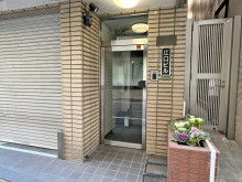 オフィスビル出入口