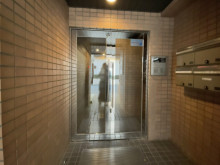 オフィスビル出入口