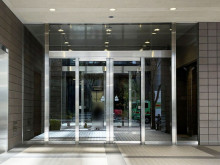 オフィスビル出入口