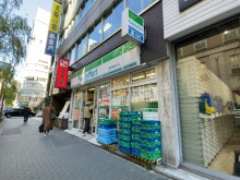 1階のファミリーマート 銀座柳通り店