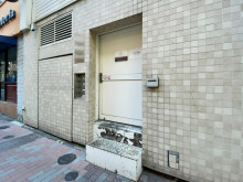 オフィスビル出入口