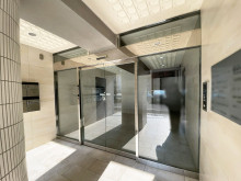 オフィスビル出入口