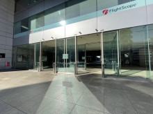 オフィスビル出入口